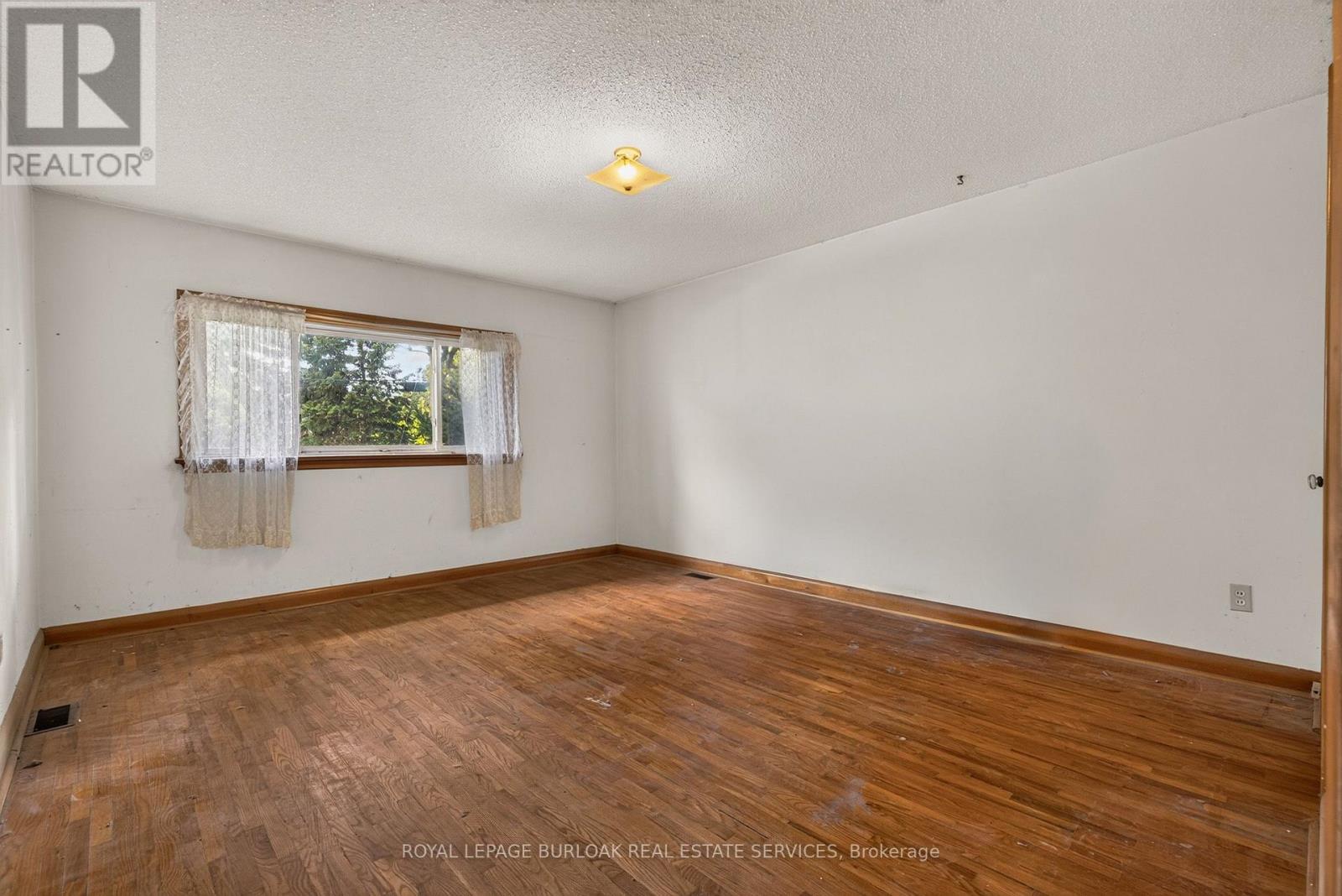 539 Enfield Road, Burlington, Ontario  L7T 2X5 - Photo 10 - W13820398