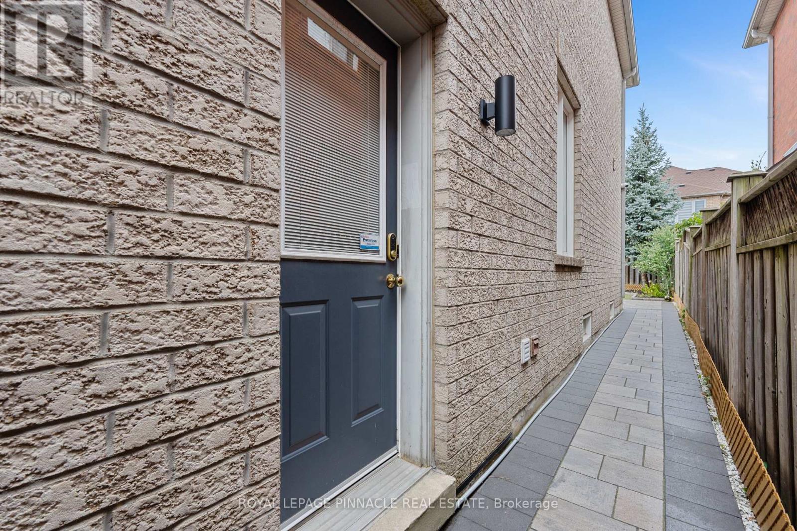 B - 3265 Topeka Drive, Mississauga, Ontario  L5M 7V1 - Photo 2 - W13820436