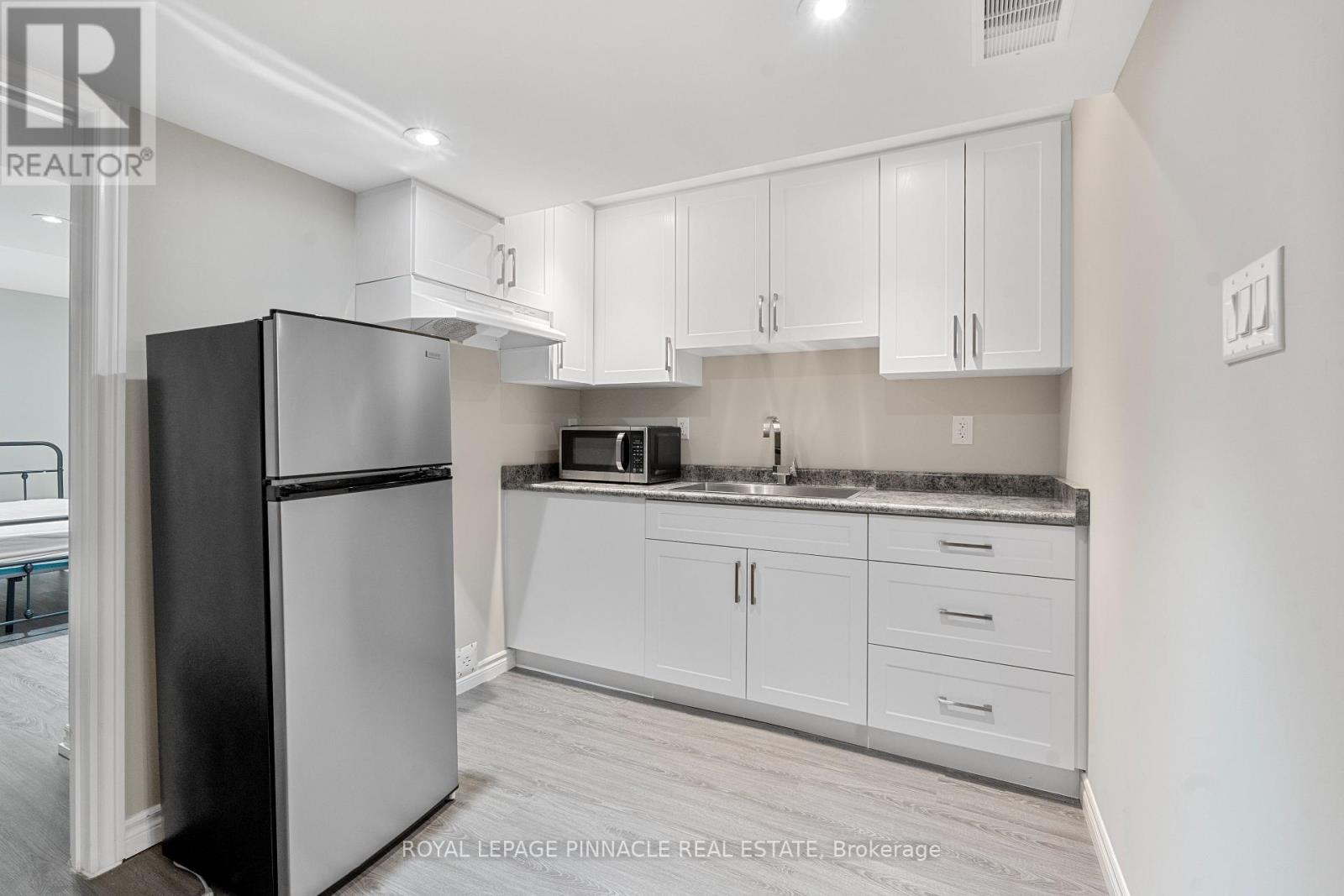 B - 3265 Topeka Drive, Mississauga, Ontario  L5M 7V1 - Photo 6 - W13820436