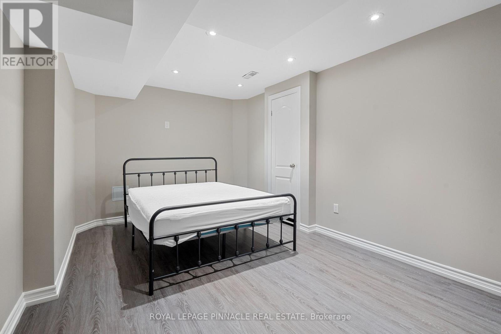B - 3265 Topeka Drive, Mississauga, Ontario  L5M 7V1 - Photo 8 - W13820436