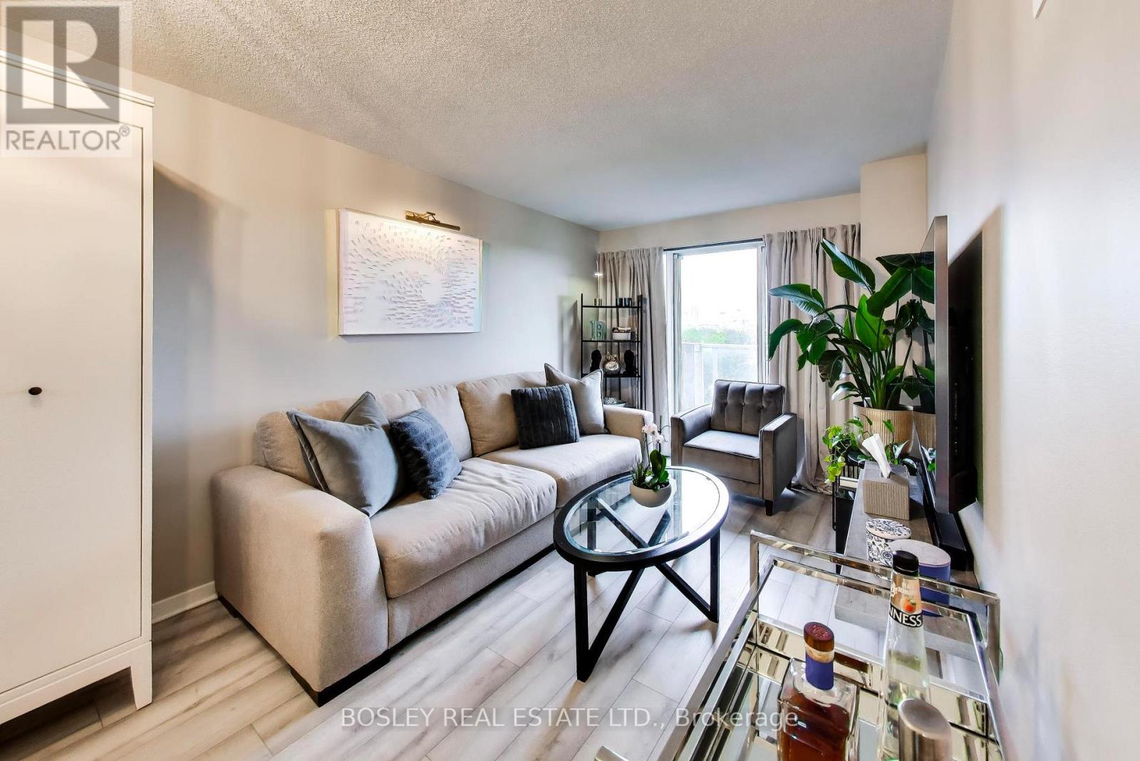 713 - 1050 The Queensway, Toronto, Ontario  M8Z 1P7 - Photo 2 - W13820488