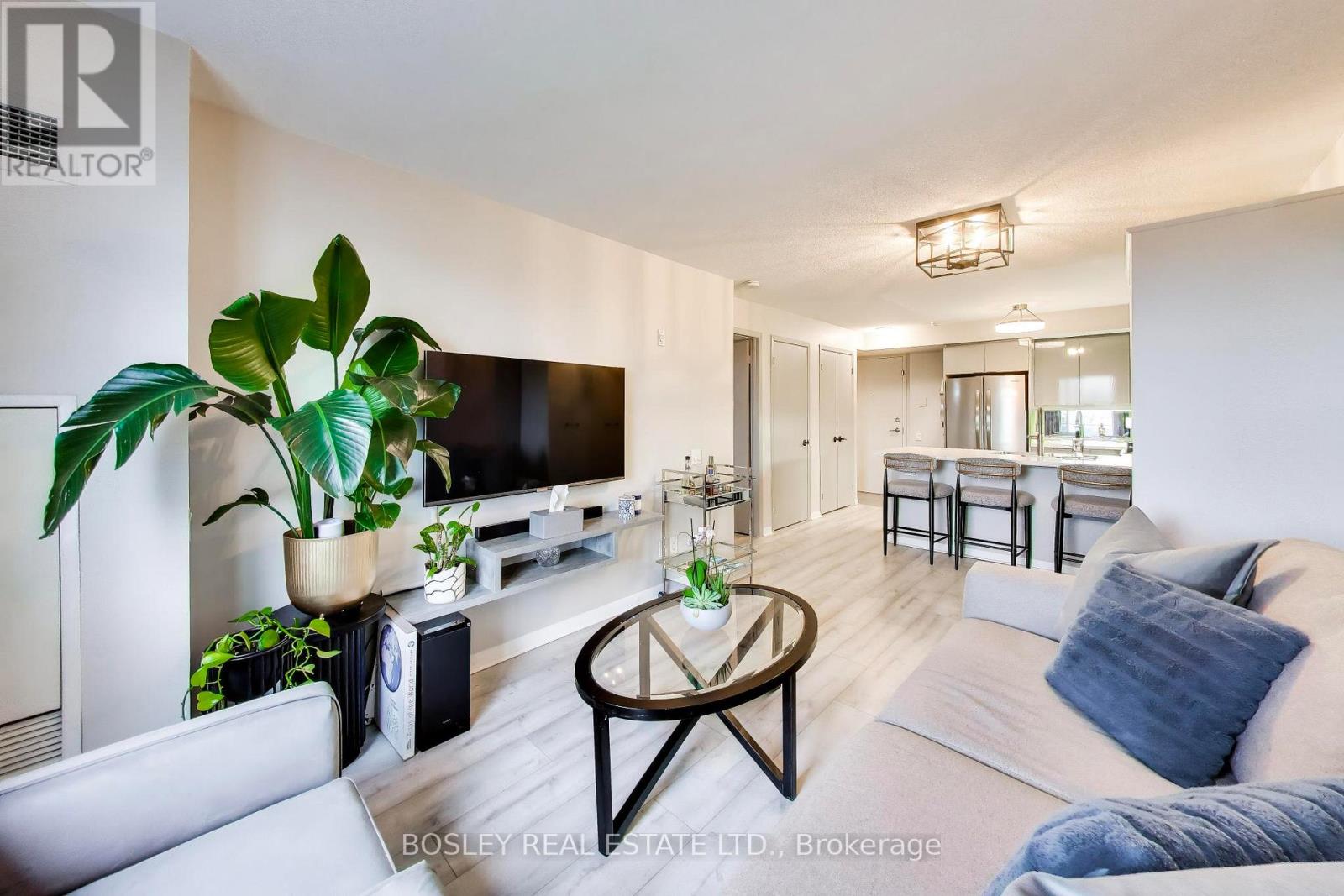 713 - 1050 The Queensway, Toronto, Ontario  M8Z 1P7 - Photo 3 - W13820488