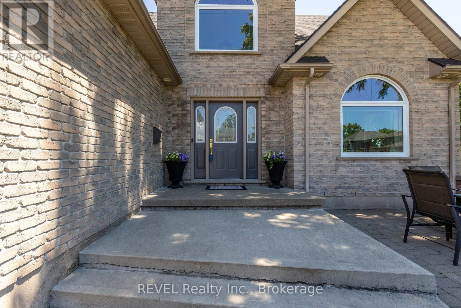 45 Westwood Drive, Port Colborne, Ontario  L3K 6B9 - Photo 1 - X13460986