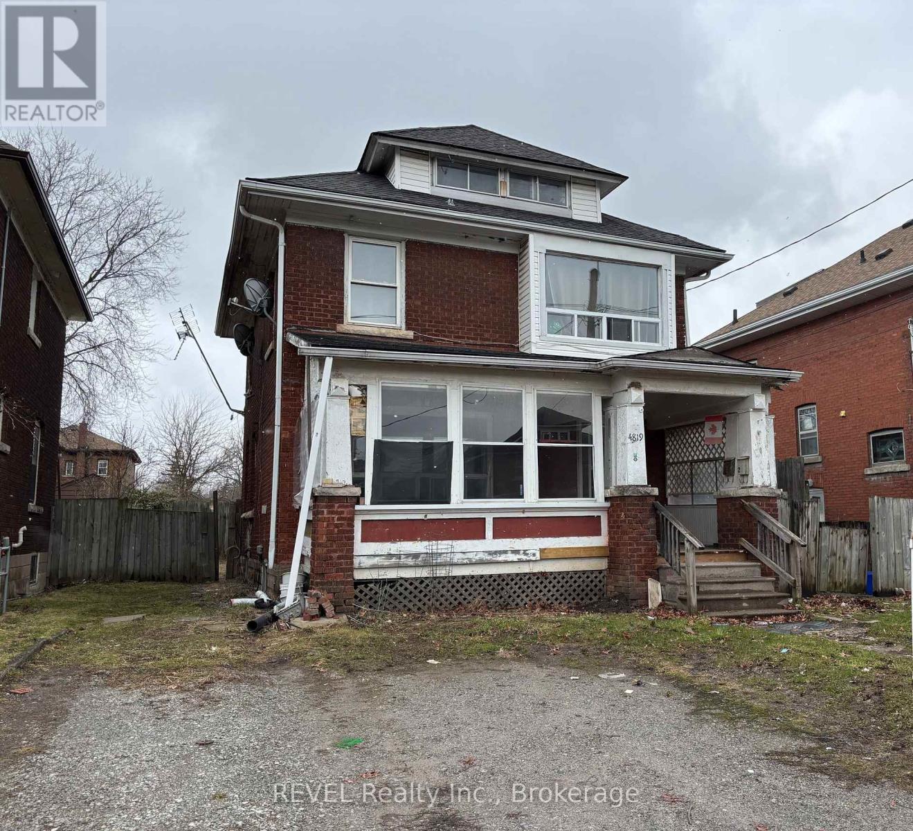4819 Fourth Avenue, Niagara Falls, Ontario  L2E 4P2 - Photo 2 - X12911732