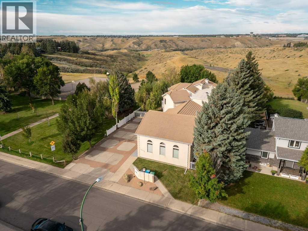 1606 Scenic Heights S photo 3