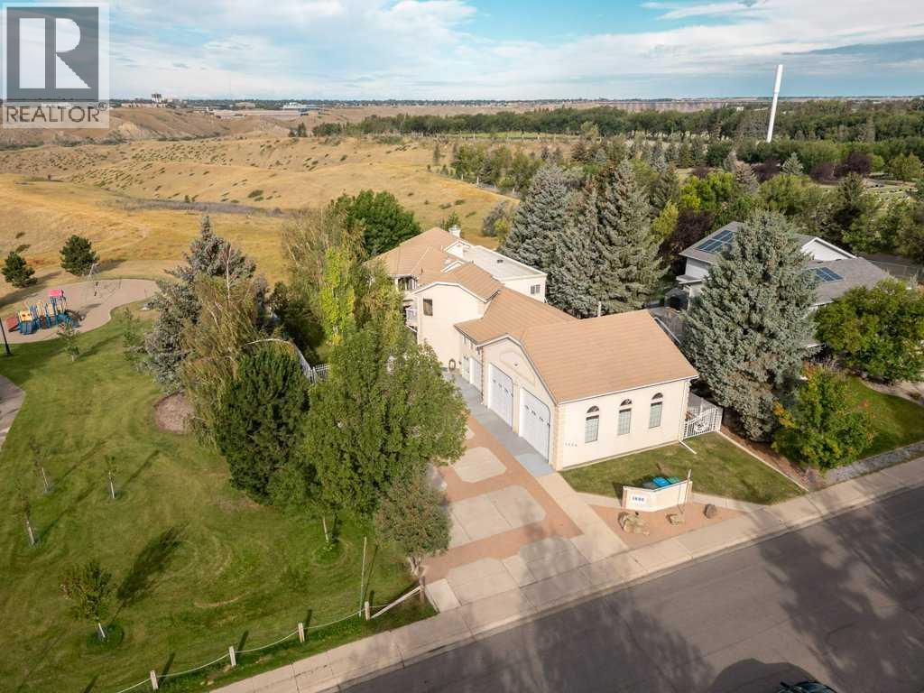 1606 Scenic Heights S photo 1