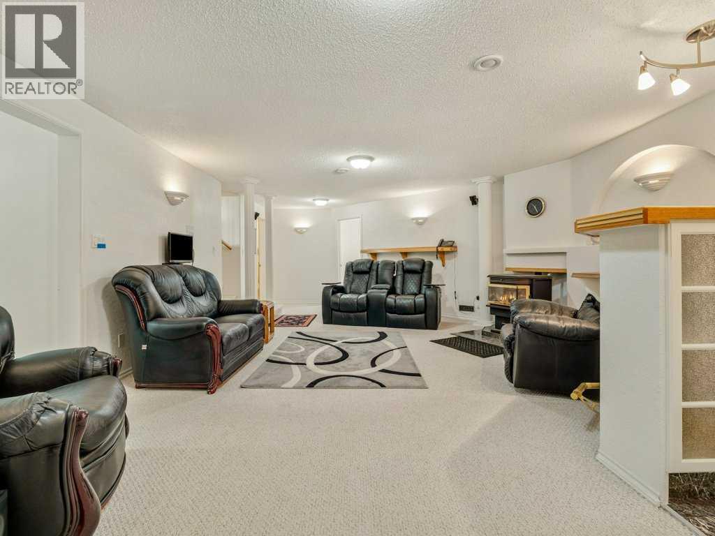 1606 Scenic Heights S photo 32