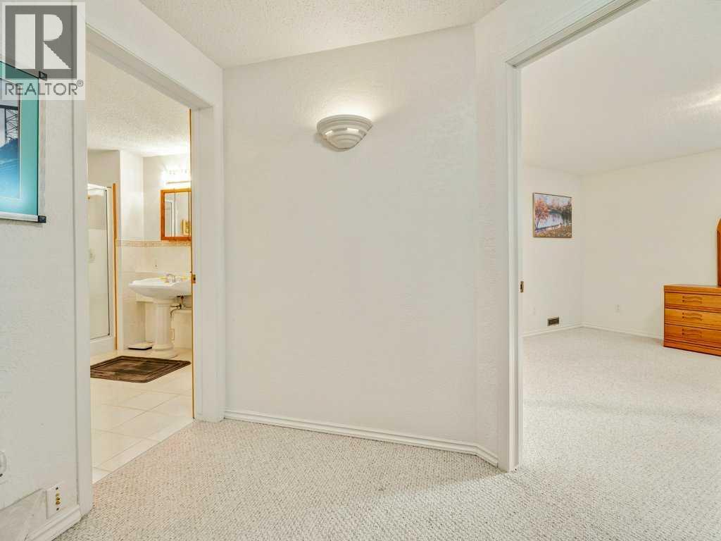 1606 Scenic Heights S photo 34