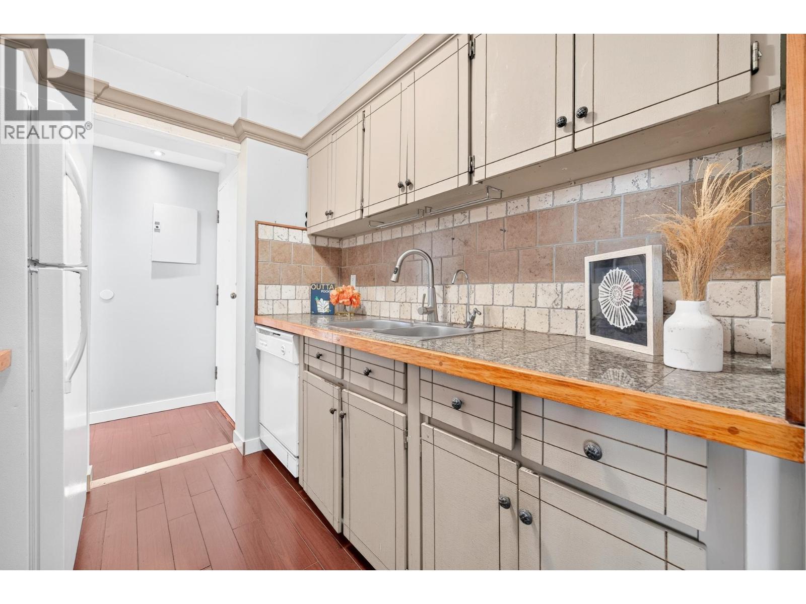 1105 6759 WILLINGDON AVENUE photo 10