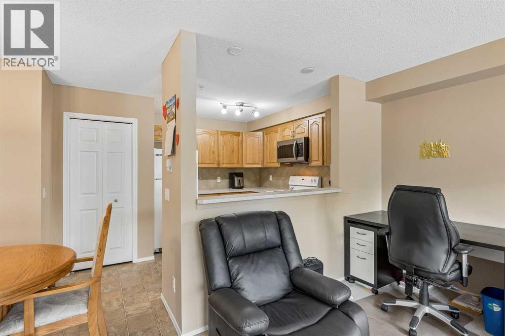 2115, 200 Community Way photo 10