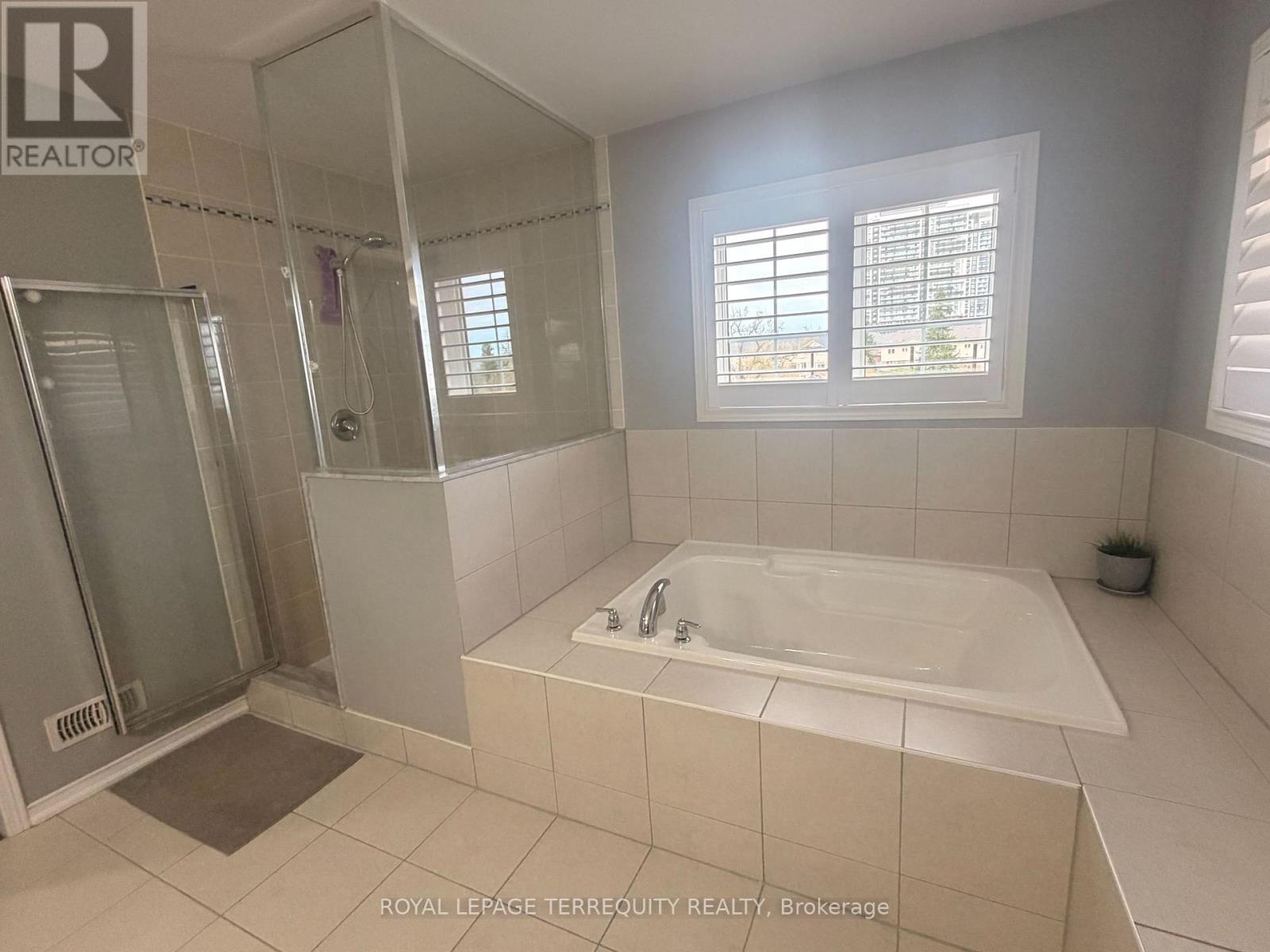 2549 Snow Knight Drive, Oshawa, Ontario  L1L 0K2 - Photo 6 - E13820554