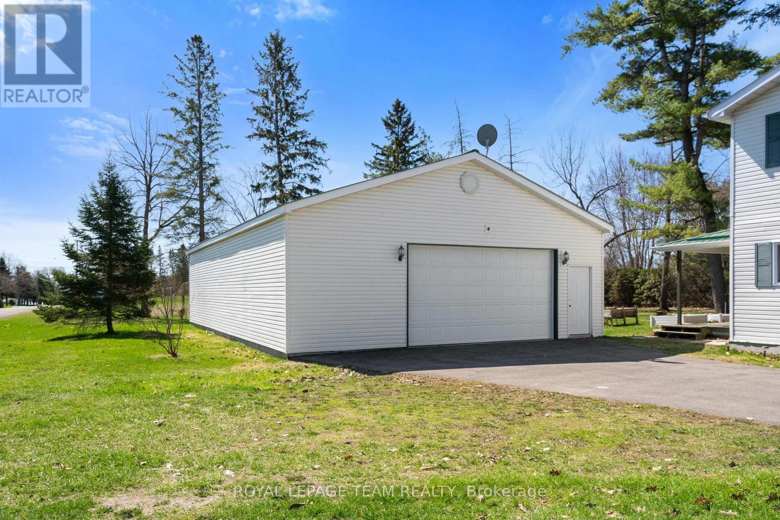 12106 Lakeshore Drive, South Dundas, Ontario  K0C 1X0 - Photo 35 - X13058378