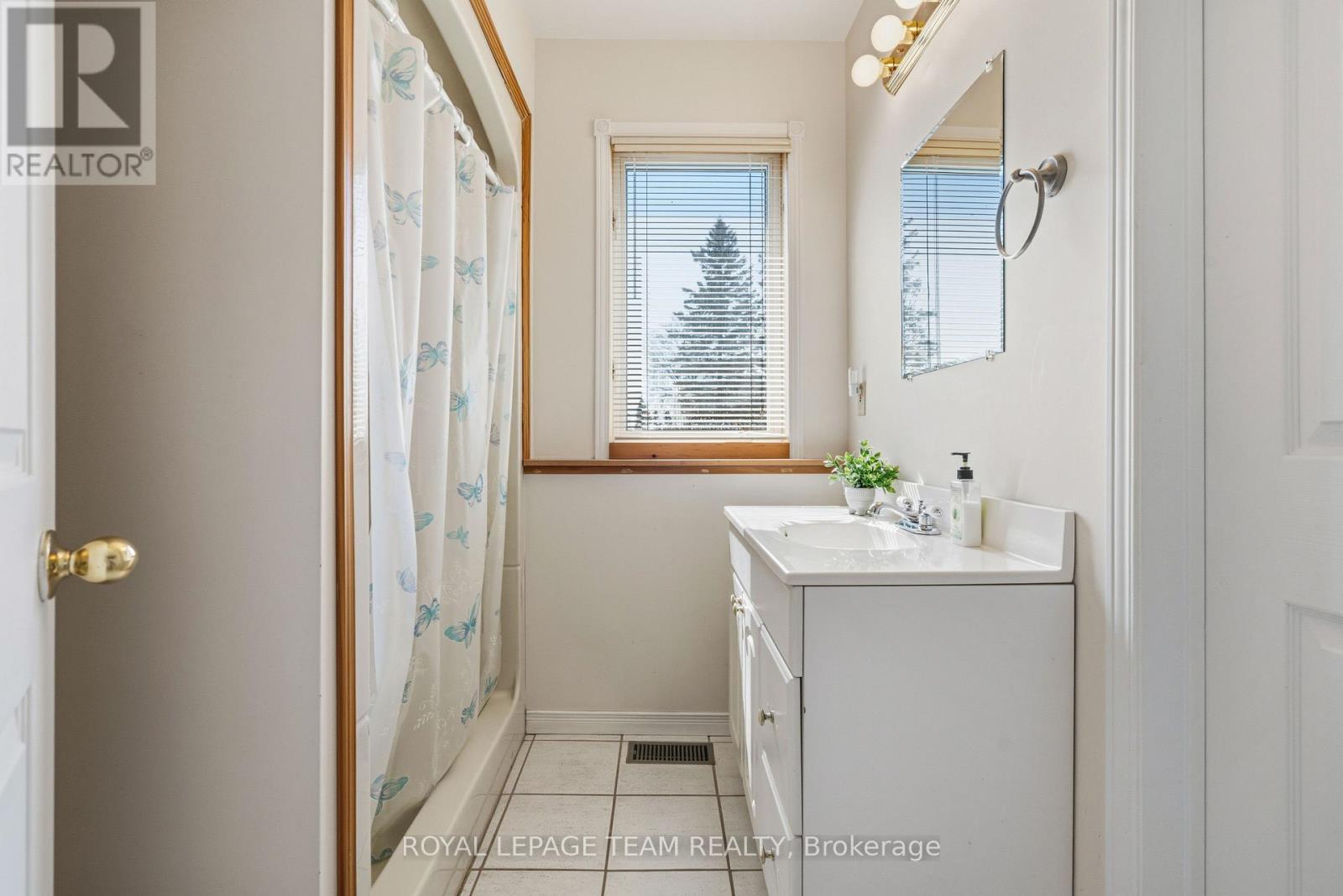 12106 Lakeshore Drive, South Dundas, Ontario  K0C 1X0 - Photo 32 - X13058378