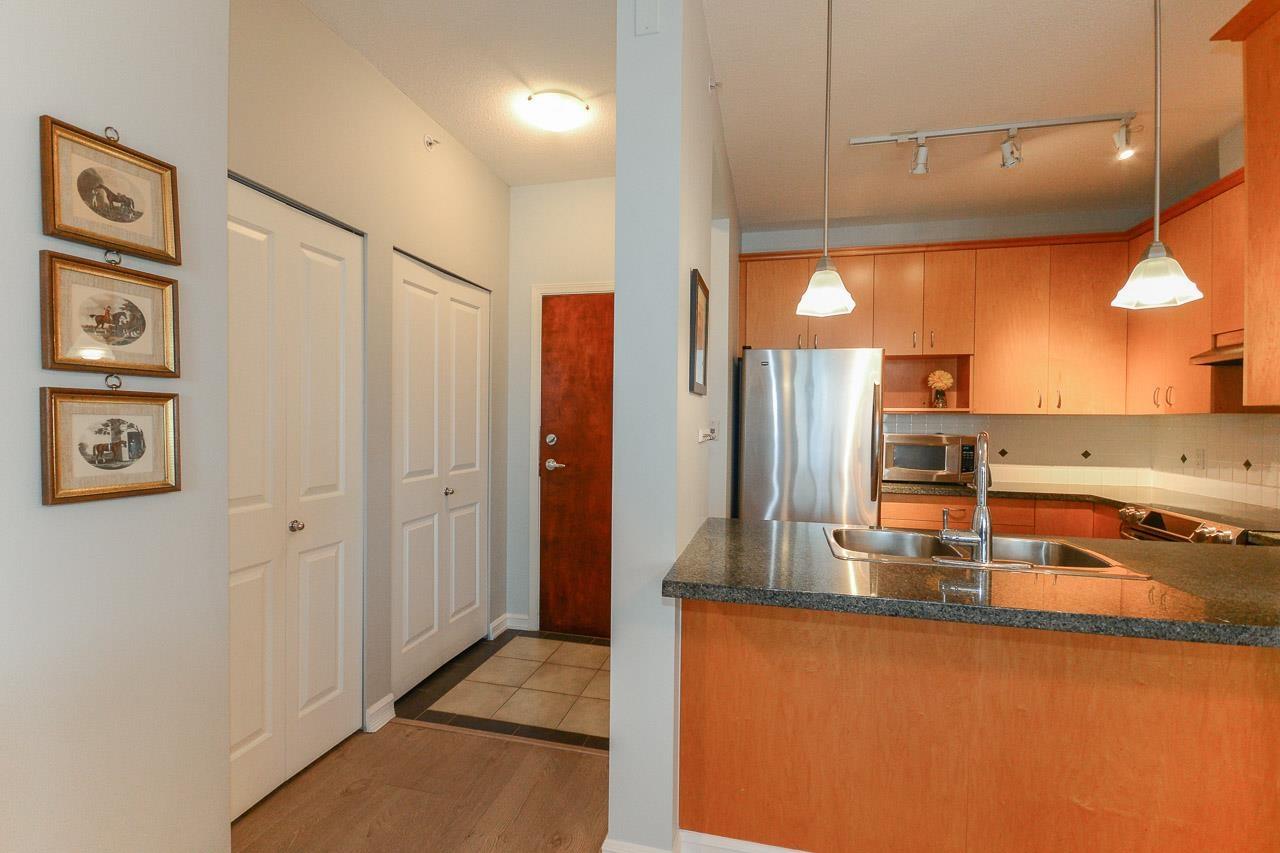 307 1551 Foster Street, White Rock, British Columbia  V4B 5M1 - Photo 2 - R3121067