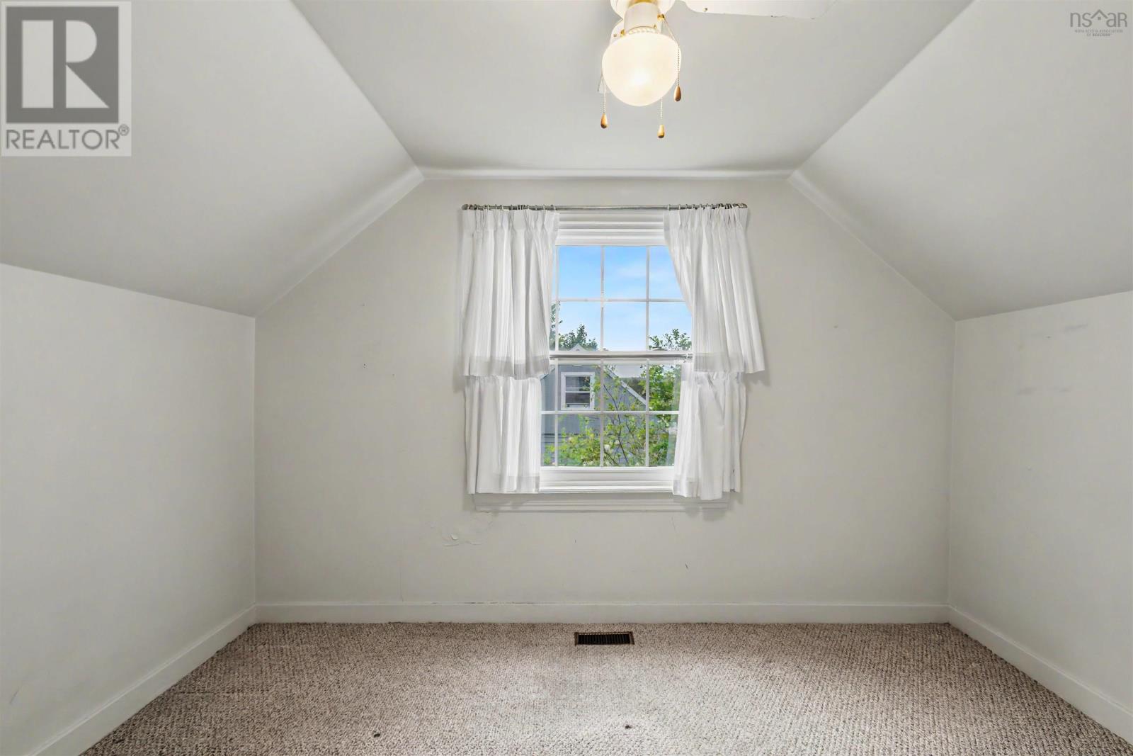11 Leeside Drive photo 25