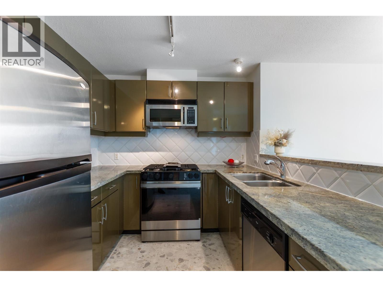 2206 1328 W PENDER STREET photo 12