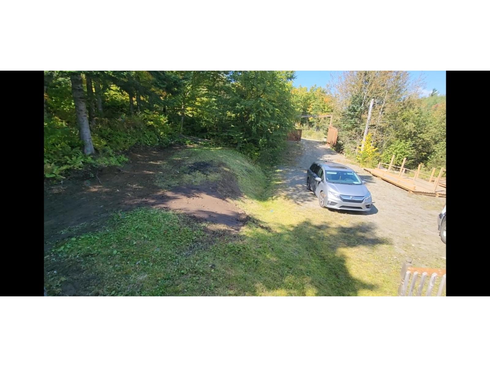 22 Ch. Benoit N. Notre-Dame-des-Bois Quebec Canada J0B2E0 5