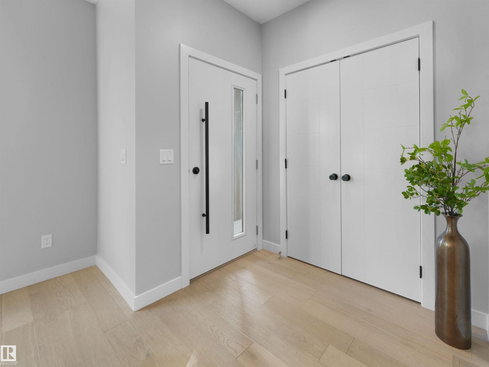 9118 89 St Nw Nw, Edmonton, Alberta  T6C 3K9 - Photo 2 - E4510040