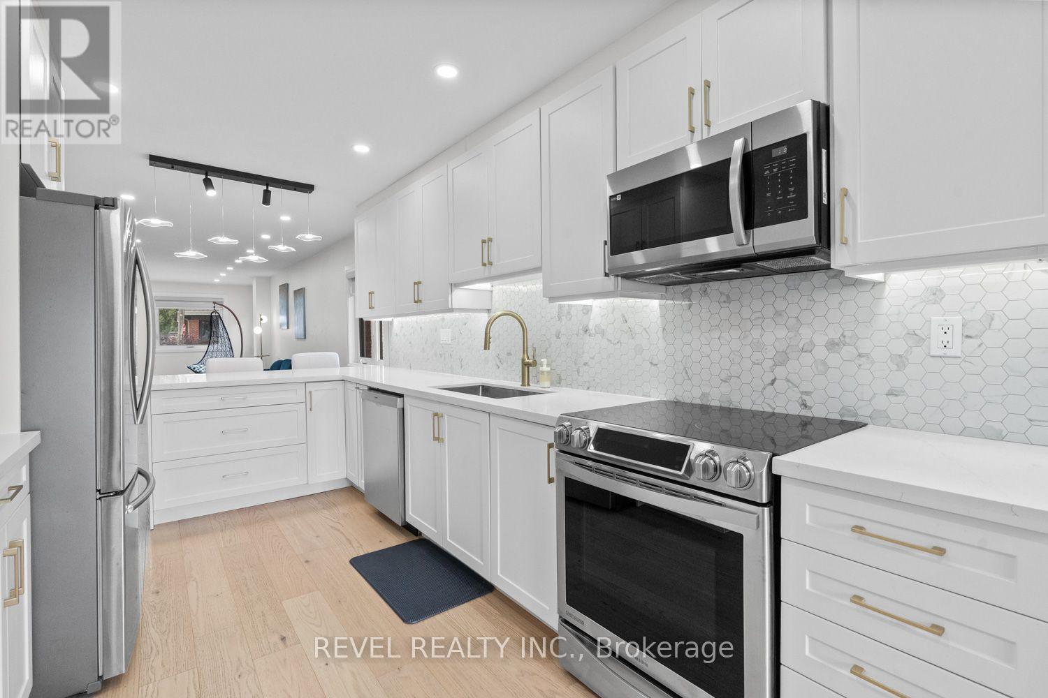 163 NORTHLAND AVENUE, Toronto, Ontario
