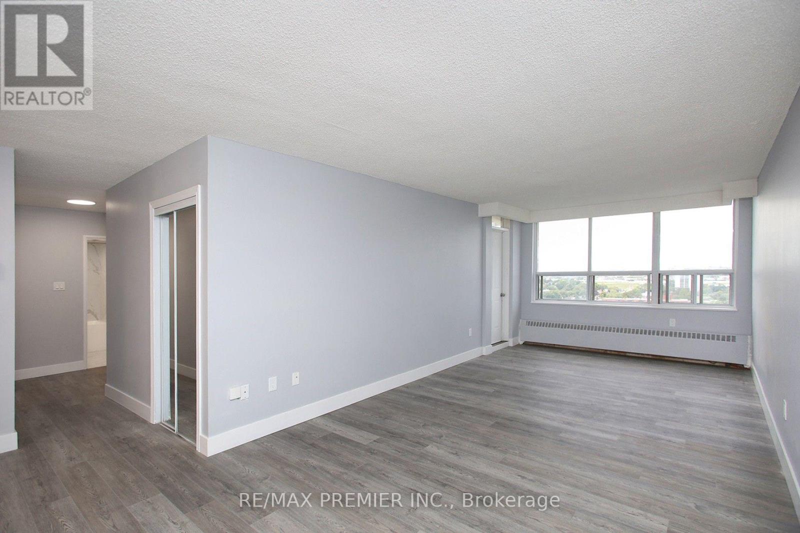 1909 - 390 Dixon Road, Toronto, Ontario  M9R 1T4 - Photo 4 - W13820580