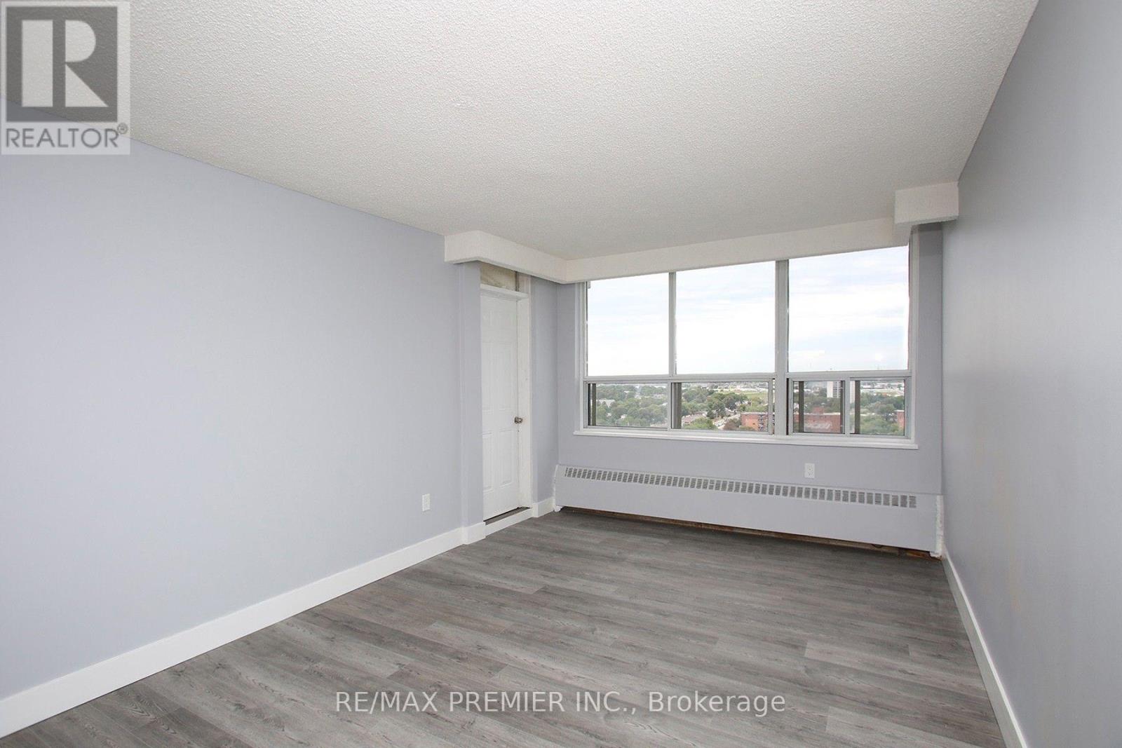 1909 - 390 Dixon Road, Toronto, Ontario  M9R 1T4 - Photo 6 - W13820580