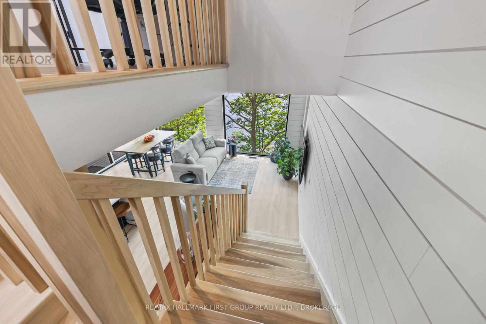 1005 MACDONALD LANE photo 26