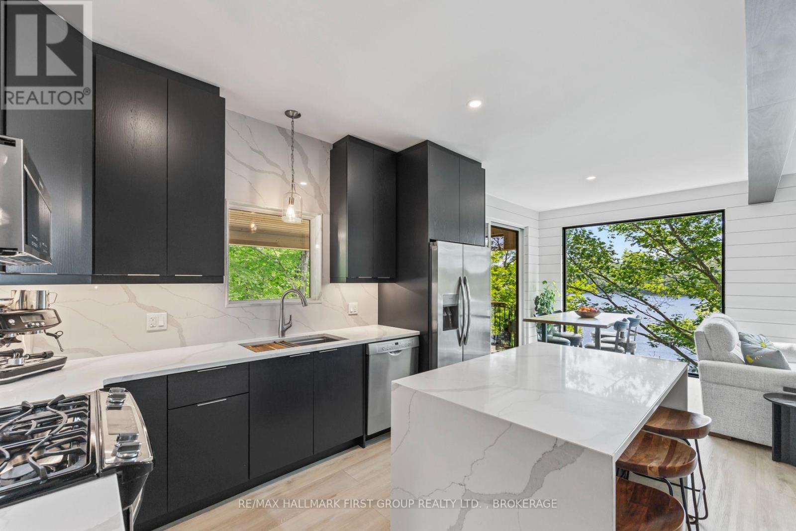 1005 MACDONALD LANE photo 14