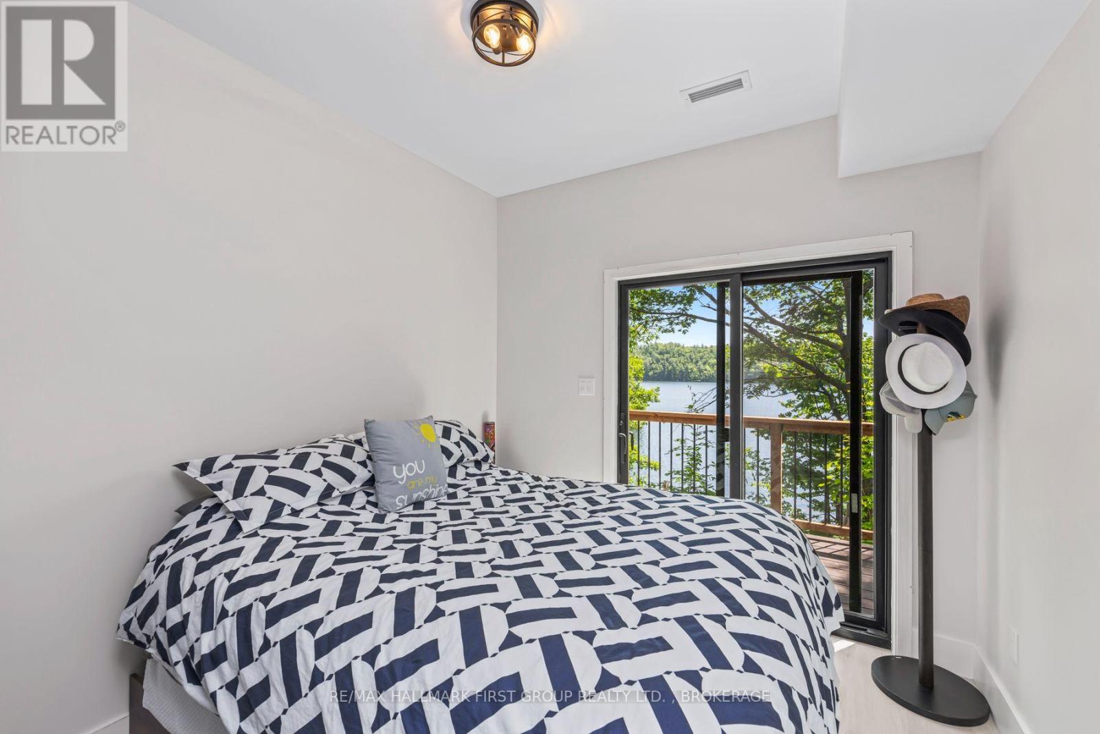 1005 MACDONALD LANE photo 37