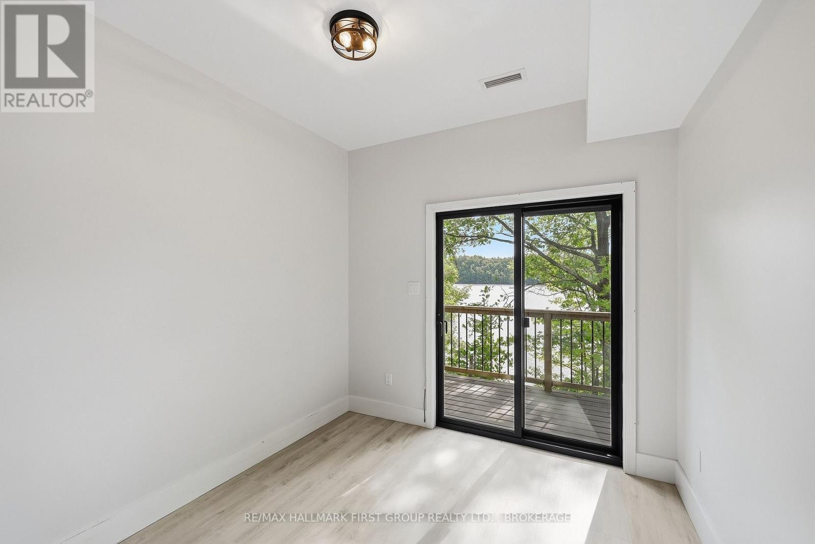 1005 MACDONALD LANE photo 38