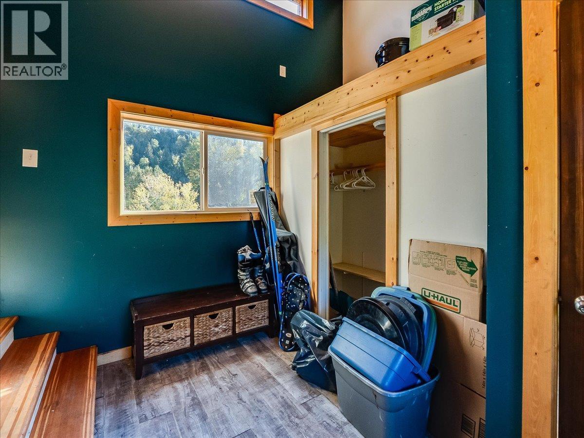 3168 Pass Creek Road, Crescent Valley, British Columbia V0G 1H0 - Photo 6 - 10401618