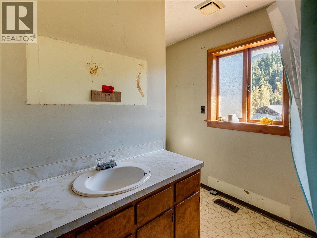3168 Pass Creek Road, Crescent Valley, British Columbia V0G 1H0 - Photo 22 - 10401618