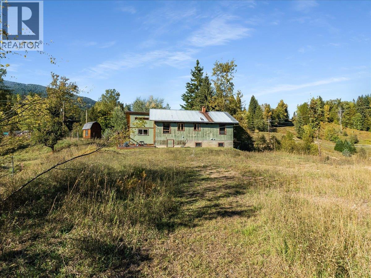 3168 Pass Creek Road, Crescent Valley, British Columbia V0G 1H0 - Photo 4 - 10401618