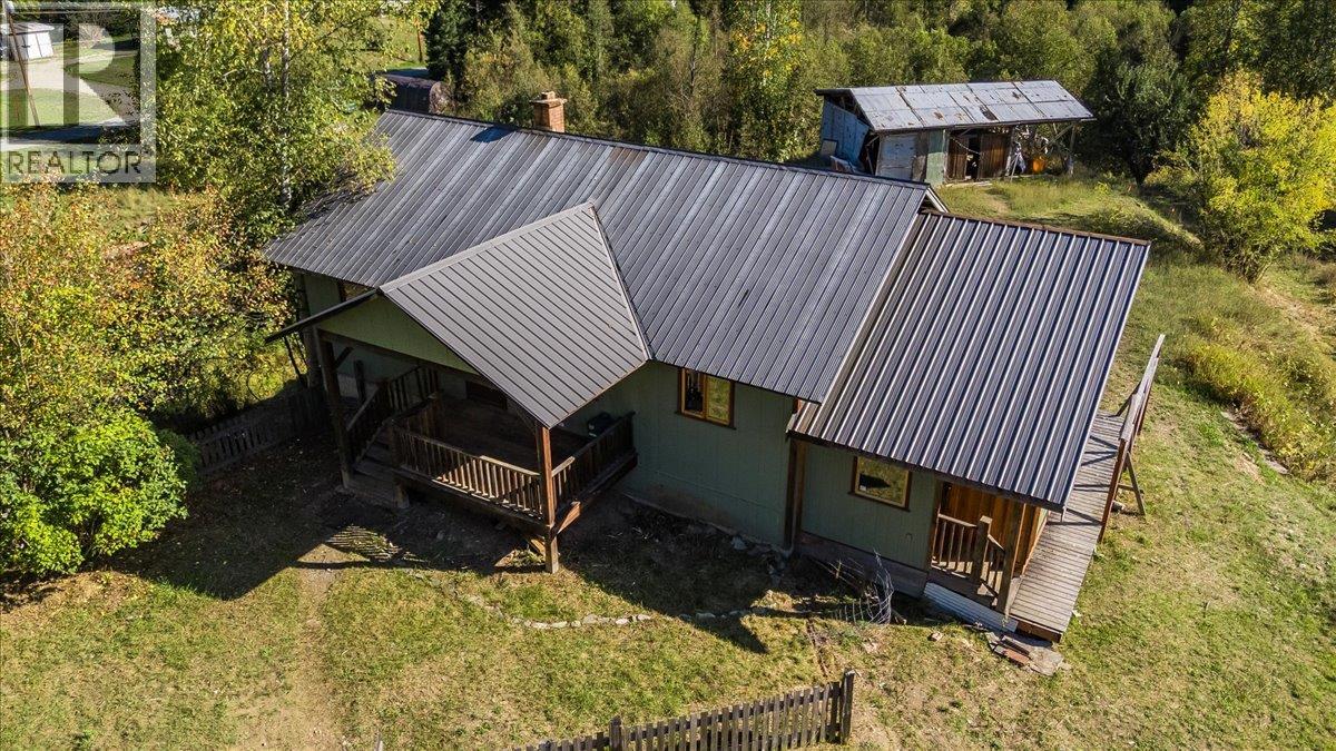 3168 Pass Creek Road, Crescent Valley, British Columbia V0G 1H0 - Photo 3 - 10401618