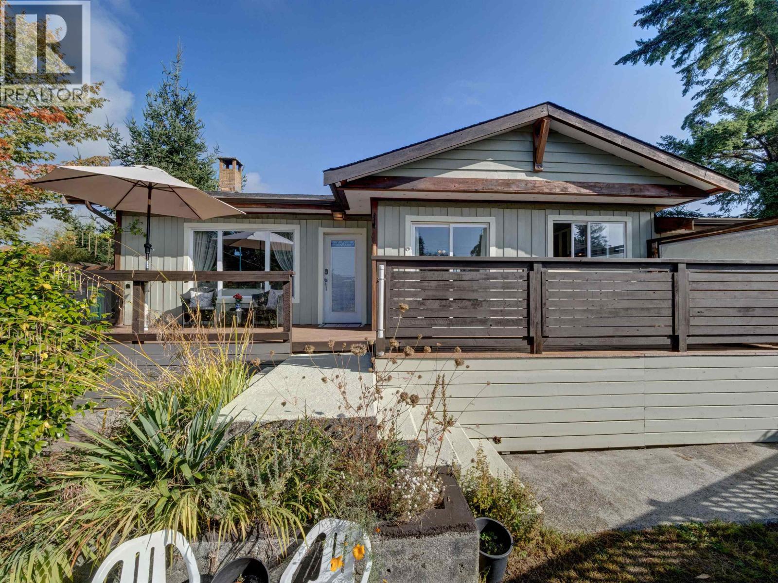 5582 Emerson Road, Sechelt, British Columbia V7Z 0R8 - Photo 1 - R3167462
