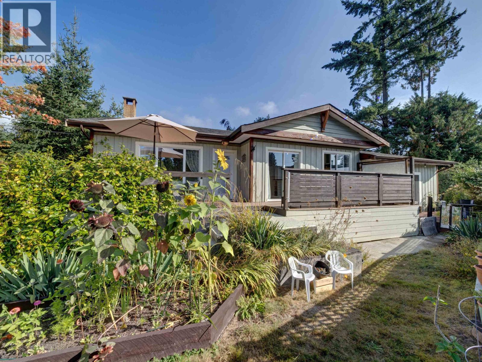 5582 Emerson Road, Sechelt, British Columbia V7Z 0R8 - Photo 2 - R3167462