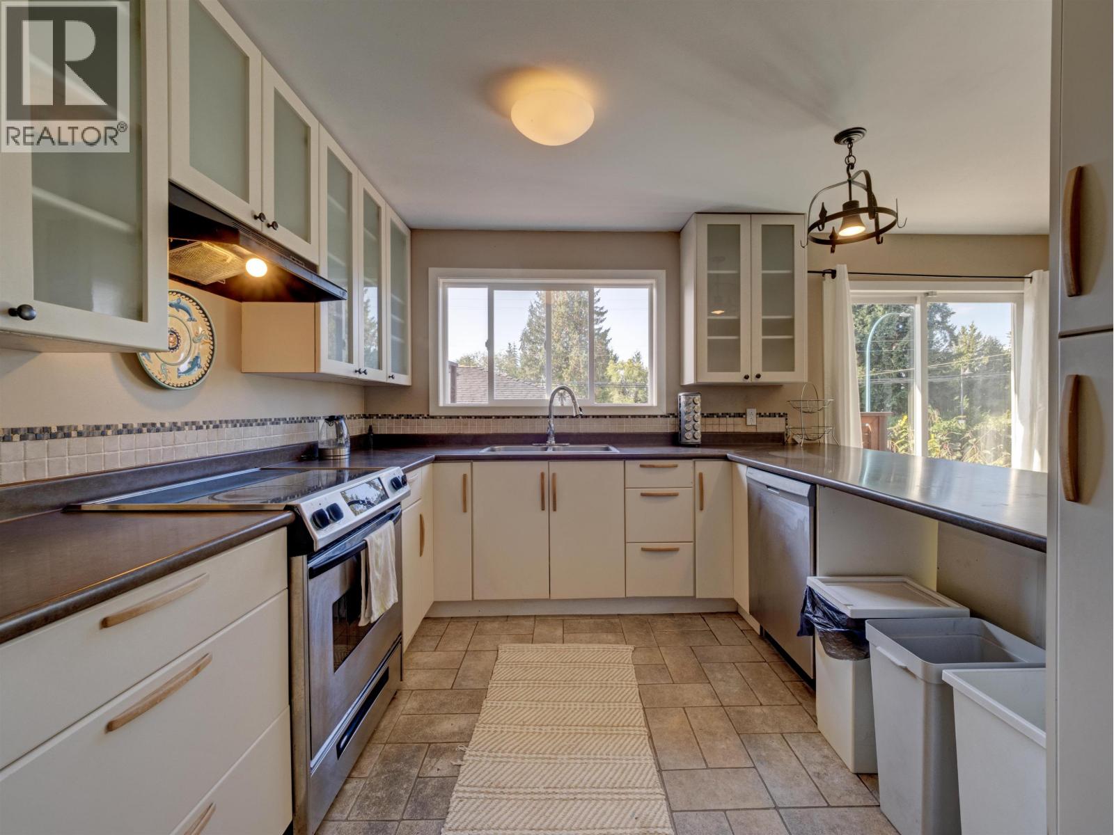 5582 Emerson Road, Sechelt, British Columbia V7Z 0R8 - Photo 6 - R3167462