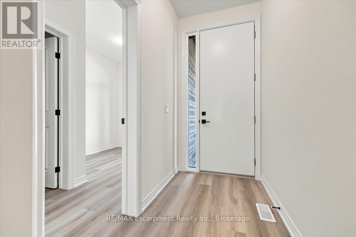 108 Valley Trail Place, Hamilton, Ontario  L8B 2A2 - Photo 5 - X13820868