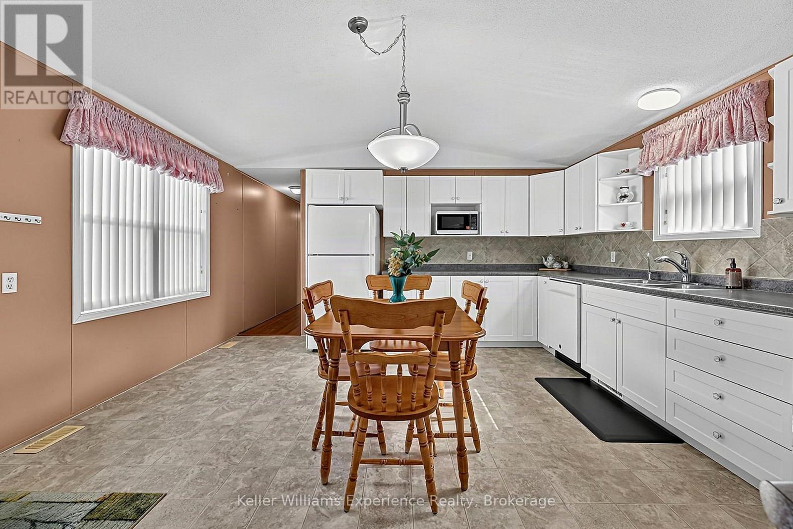 4052 Ash Crescent, Severn, Ontario  L3V 6H4 - Photo 9 - S13820646