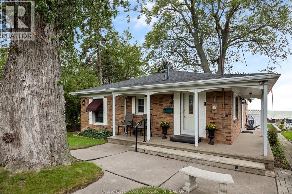 13122 Riverside DRIVE East, Tecumseh, Ontario
