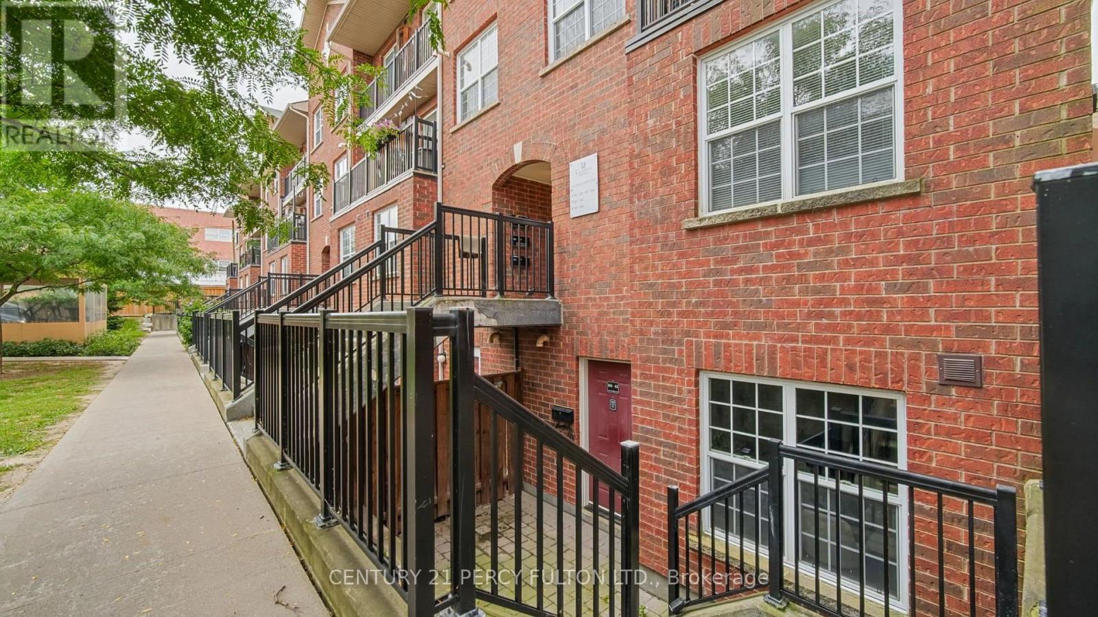 101 - 45 Strangford Lane, Toronto, Ontario  M1L 0E5 - Photo 2 - E13820770