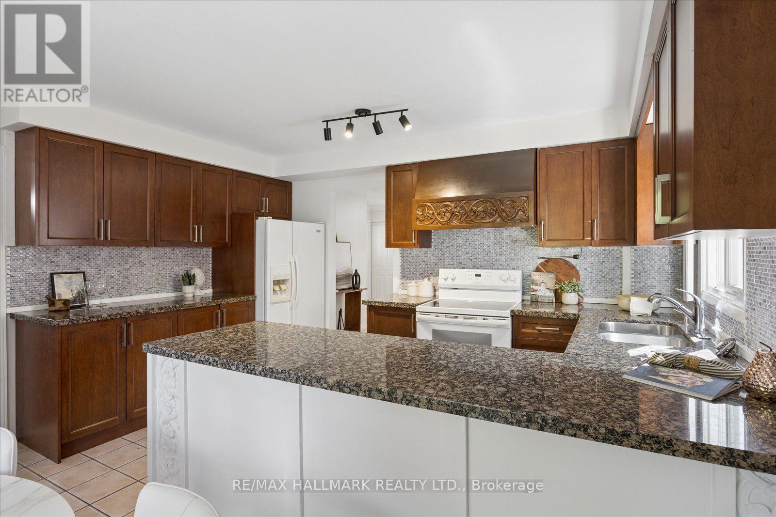 32 Valley Centre Drive, Toronto, Ontario  M1X 1L3 - Photo 14 - E13820822