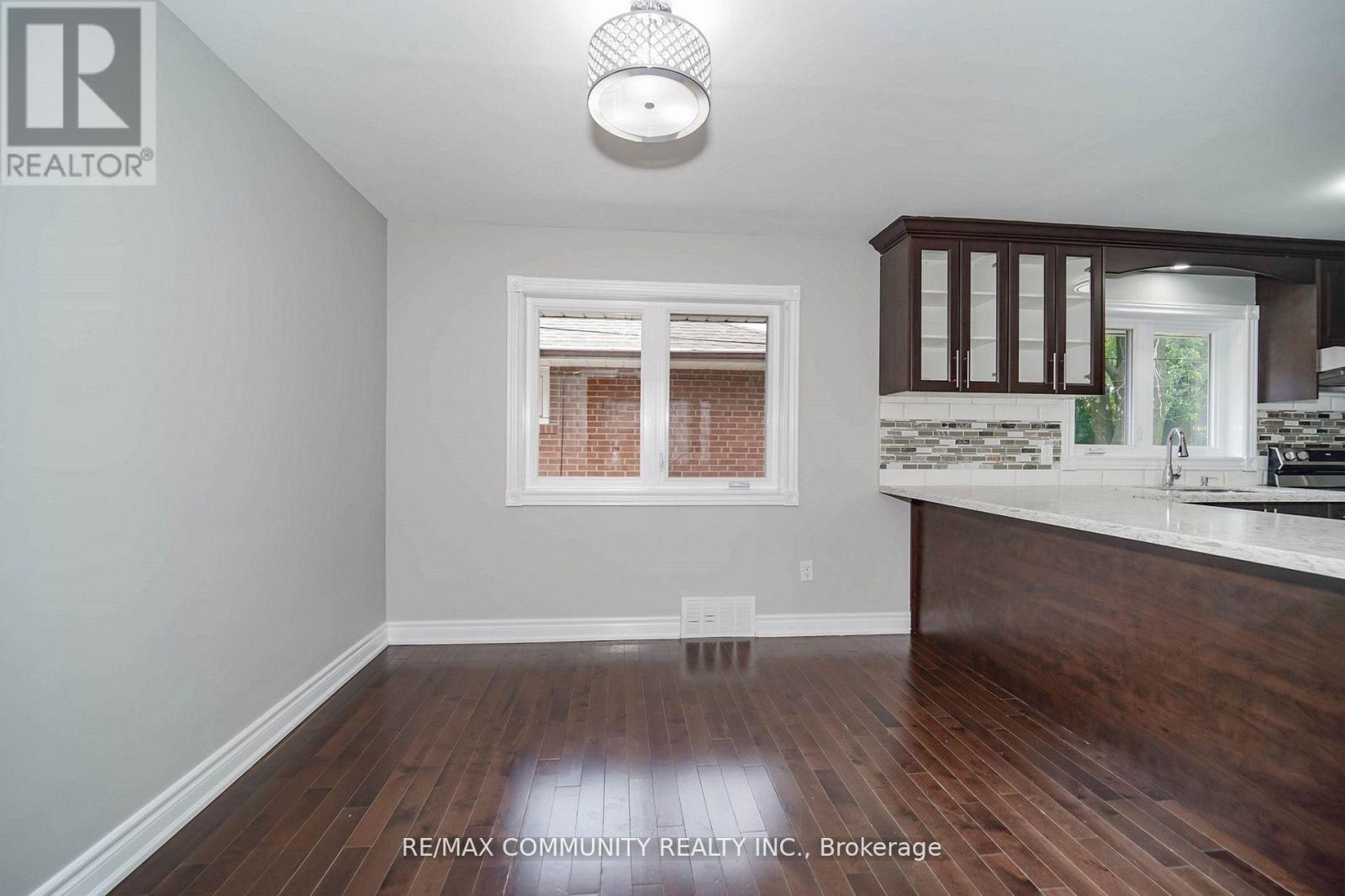 Main - 43 Christina Crescent, Toronto, Ontario  M1R 4H7 - Photo 10 - E13820832