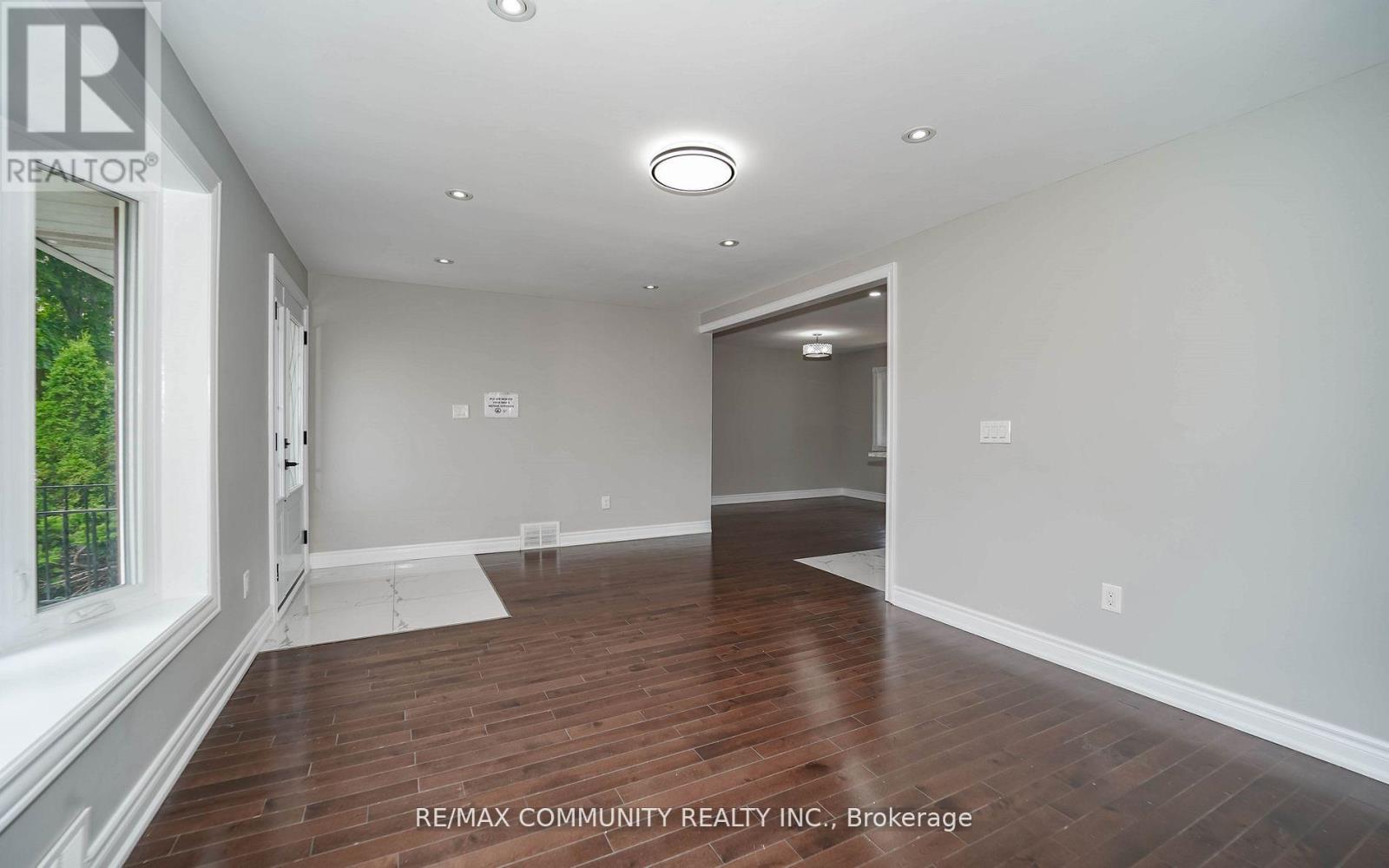 Main - 43 Christina Crescent, Toronto, Ontario  M1R 4H7 - Photo 14 - E13820832