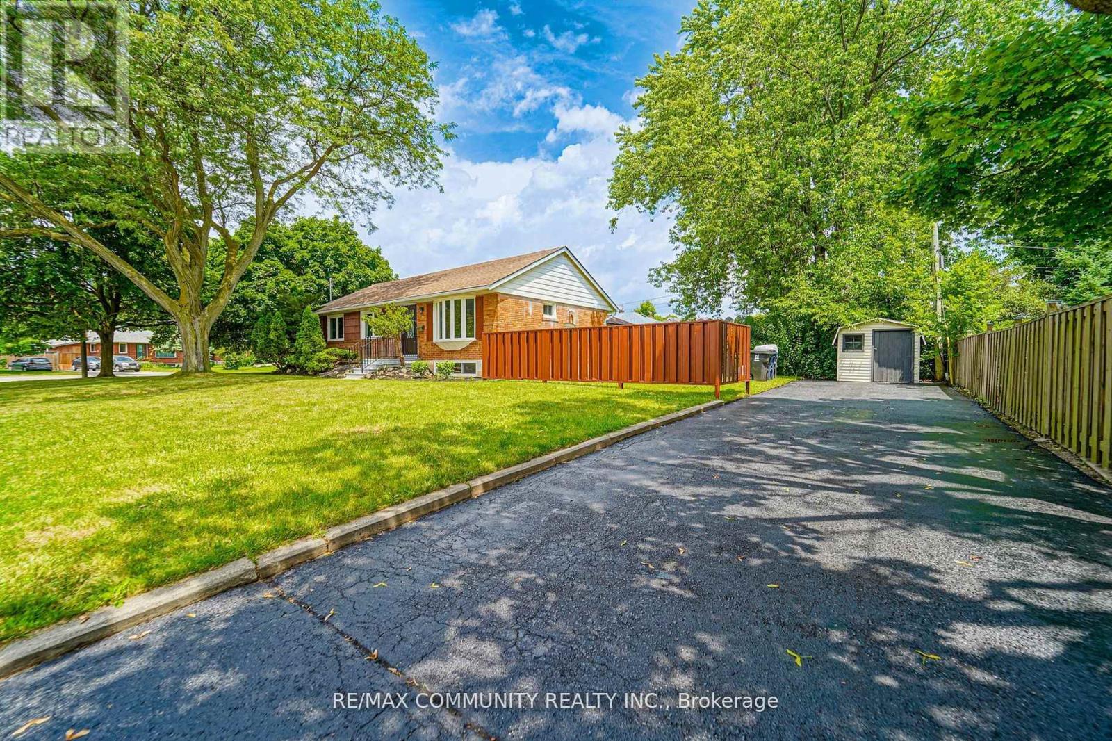 Main - 43 Christina Crescent, Toronto, Ontario  M1R 4H7 - Photo 16 - E13820832