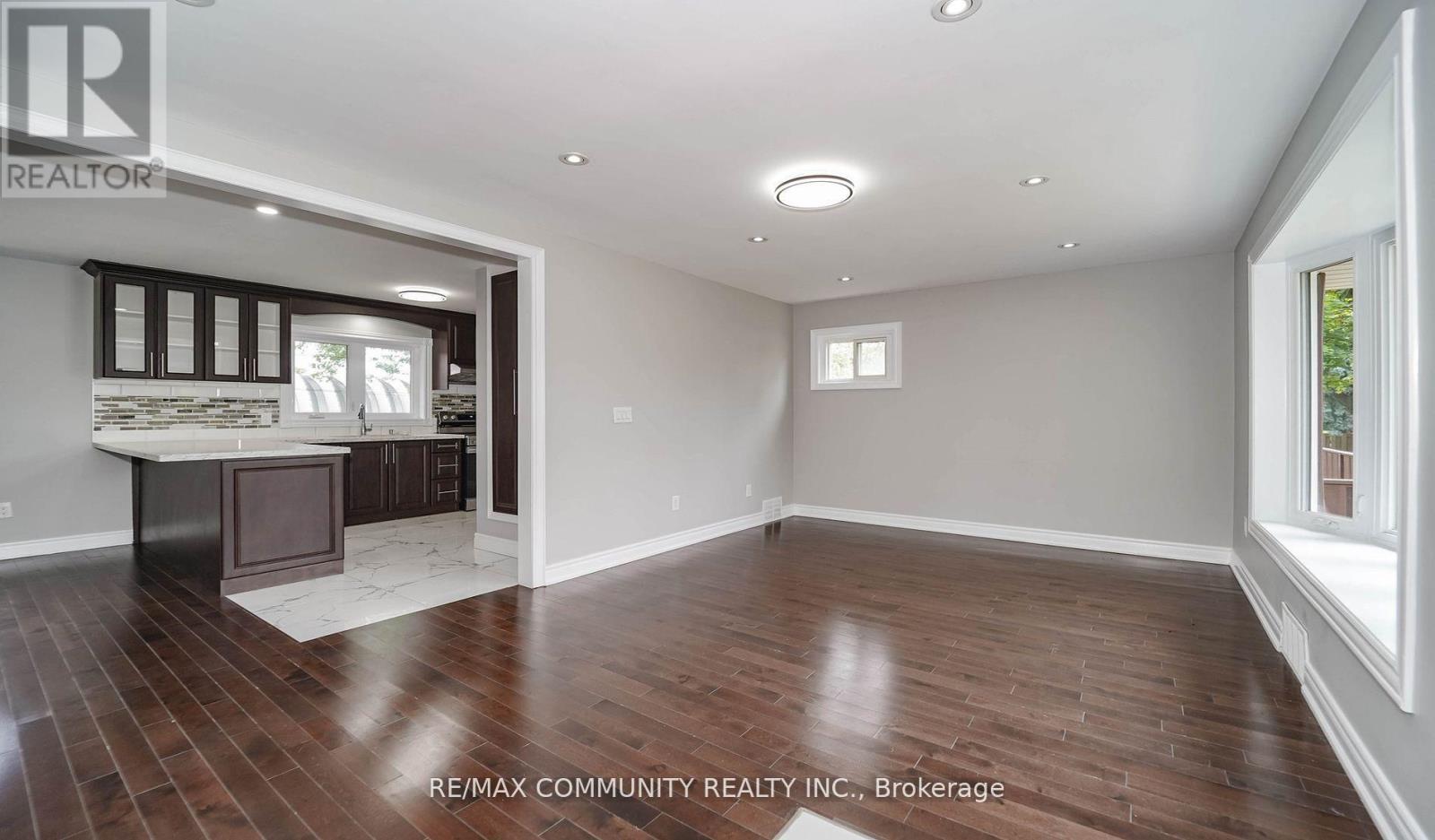 Main - 43 Christina Crescent, Toronto, Ontario  M1R 4H7 - Photo 5 - E13820832