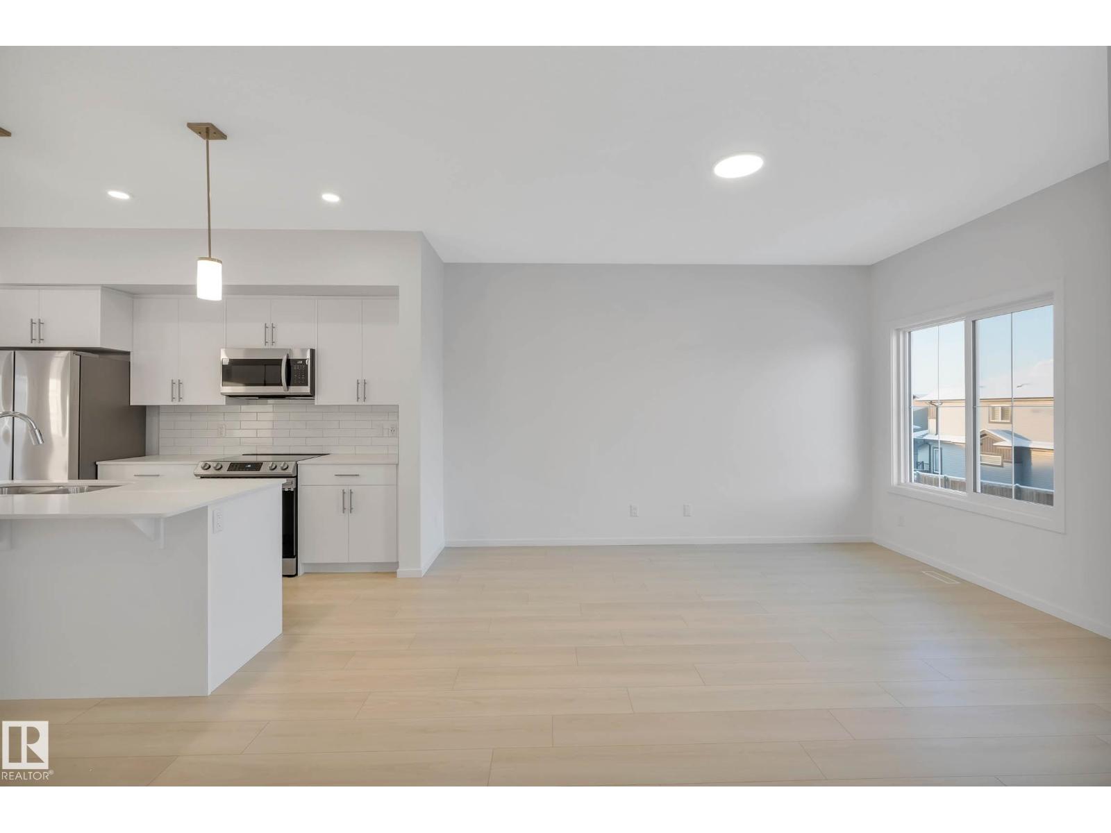 5239 - 5245 21A AV SW SW