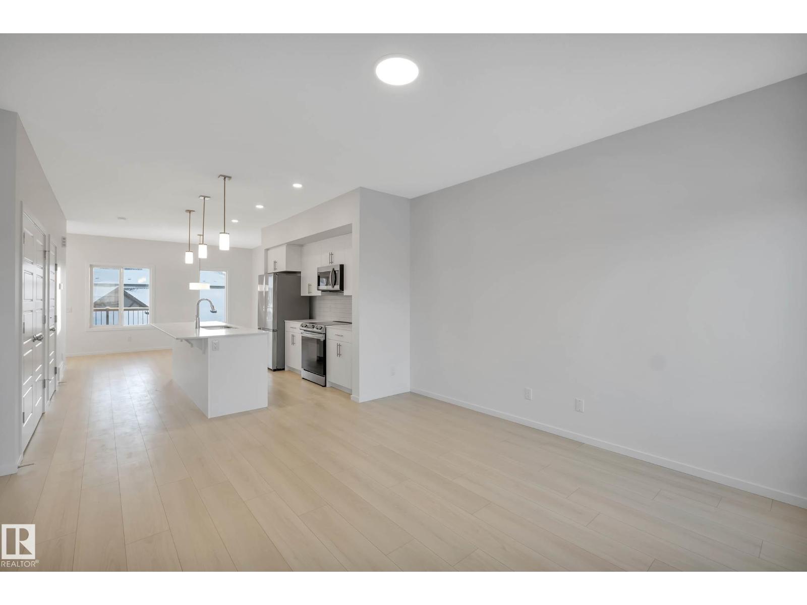 5239 - 5245 21A AV SW SW