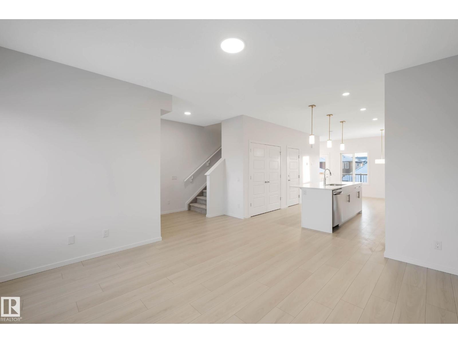 5239 - 5245 21A AV SW SW