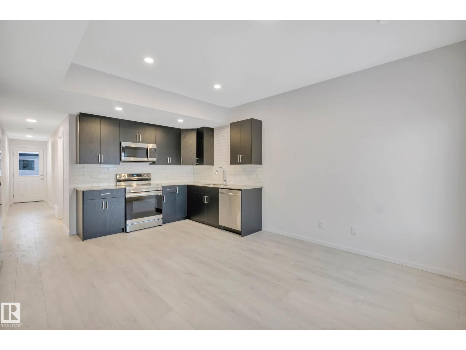 5239 - 5245 21A AV SW SW