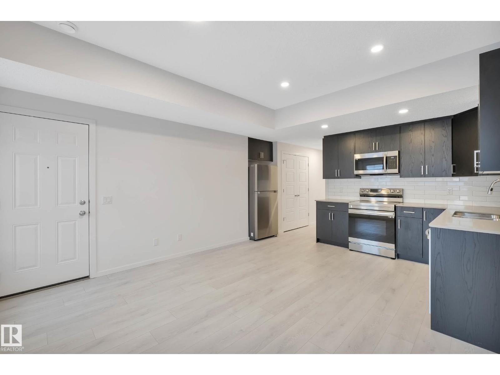5239 - 5245 21A AV SW SW